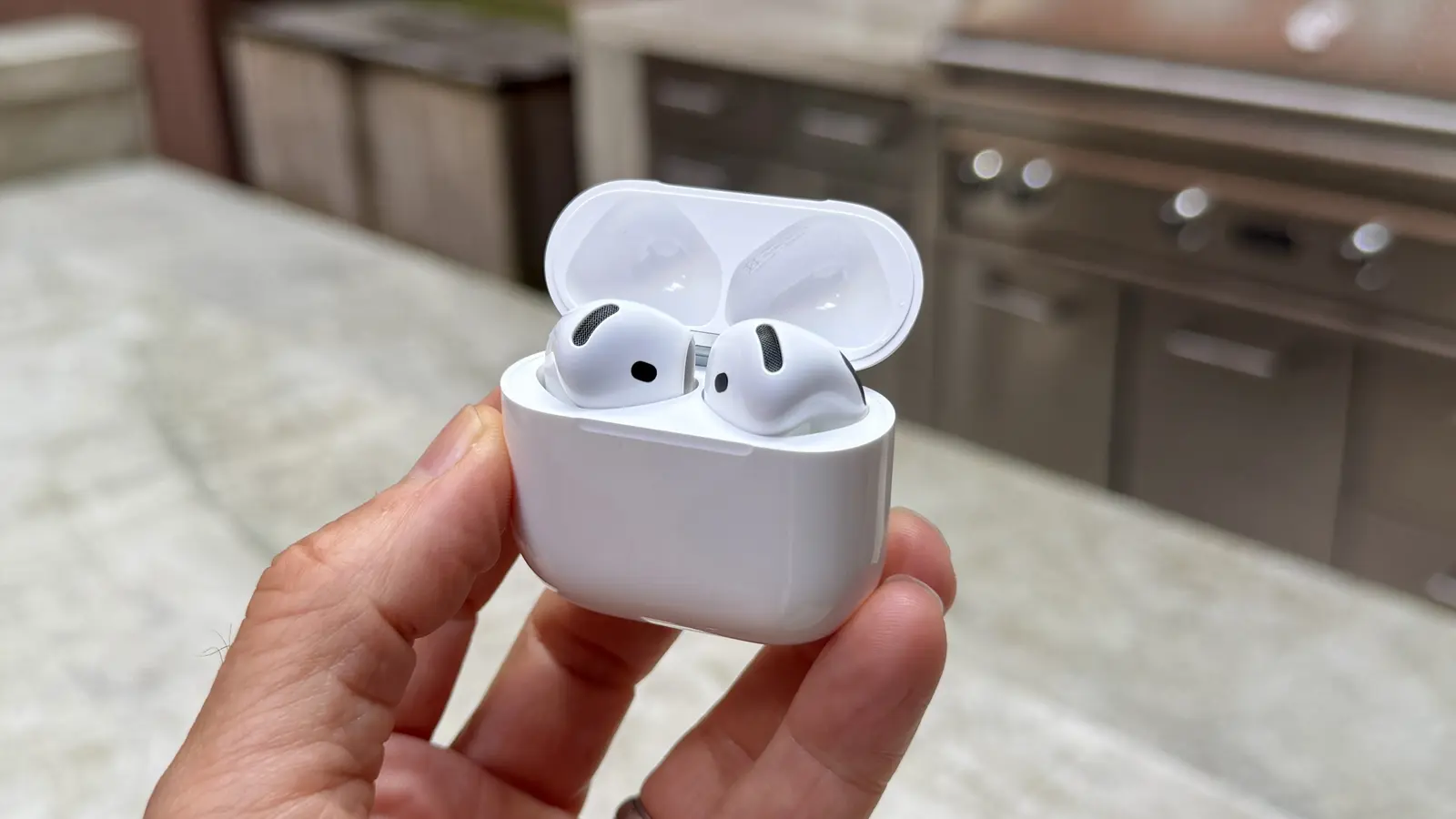 AirPods 5 palaa piikillisiin akkuihin ja helpottaa korjausta