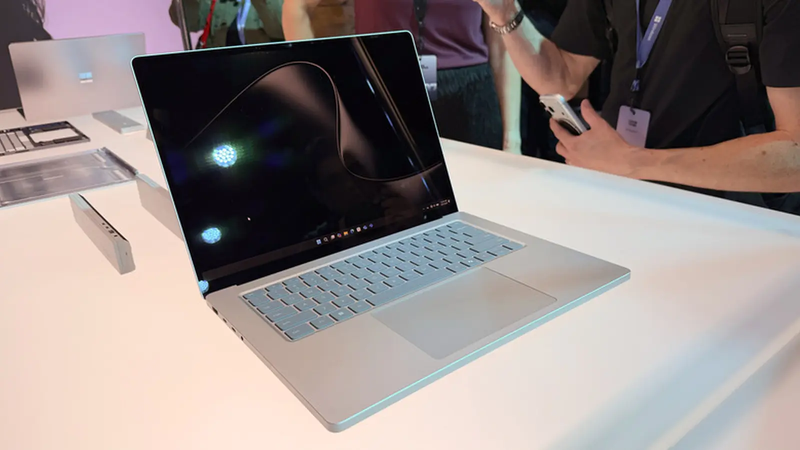 Microsoft avaa ennakkotilaukset Surface Laptop Ultralle