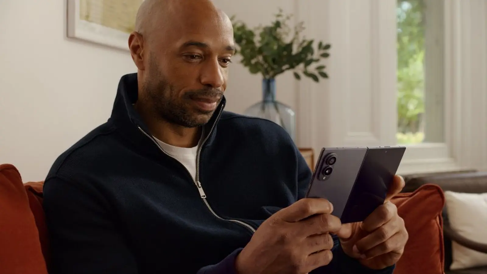 Thierry Henry mainostaa Samsung Galaxy Z-taittuvia laitteita