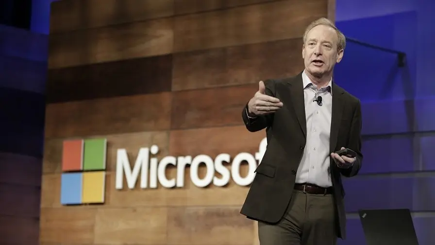 Microsoft siirtää viestinnän Brad Smithin valvontaan Microsoft siirtää viestinnän Brad Smithin valvontaan