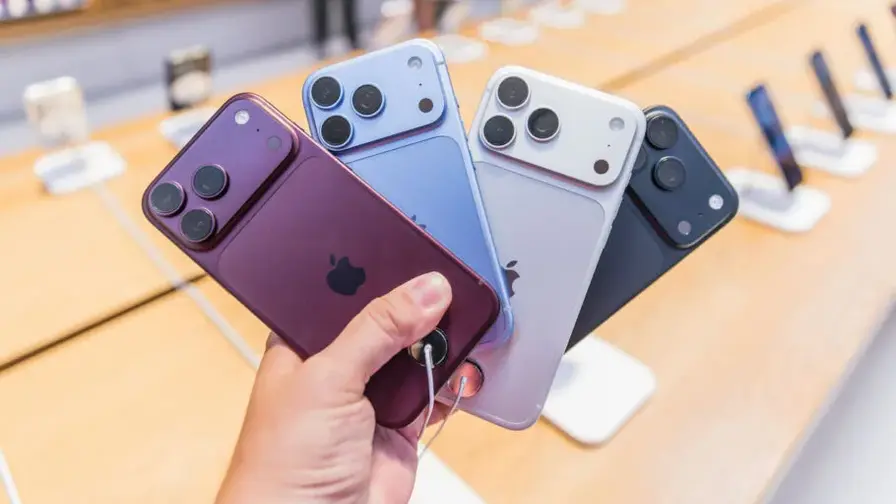iPhone 18 Pro: värin haalistuminen kamerarenkaiden ympärillä